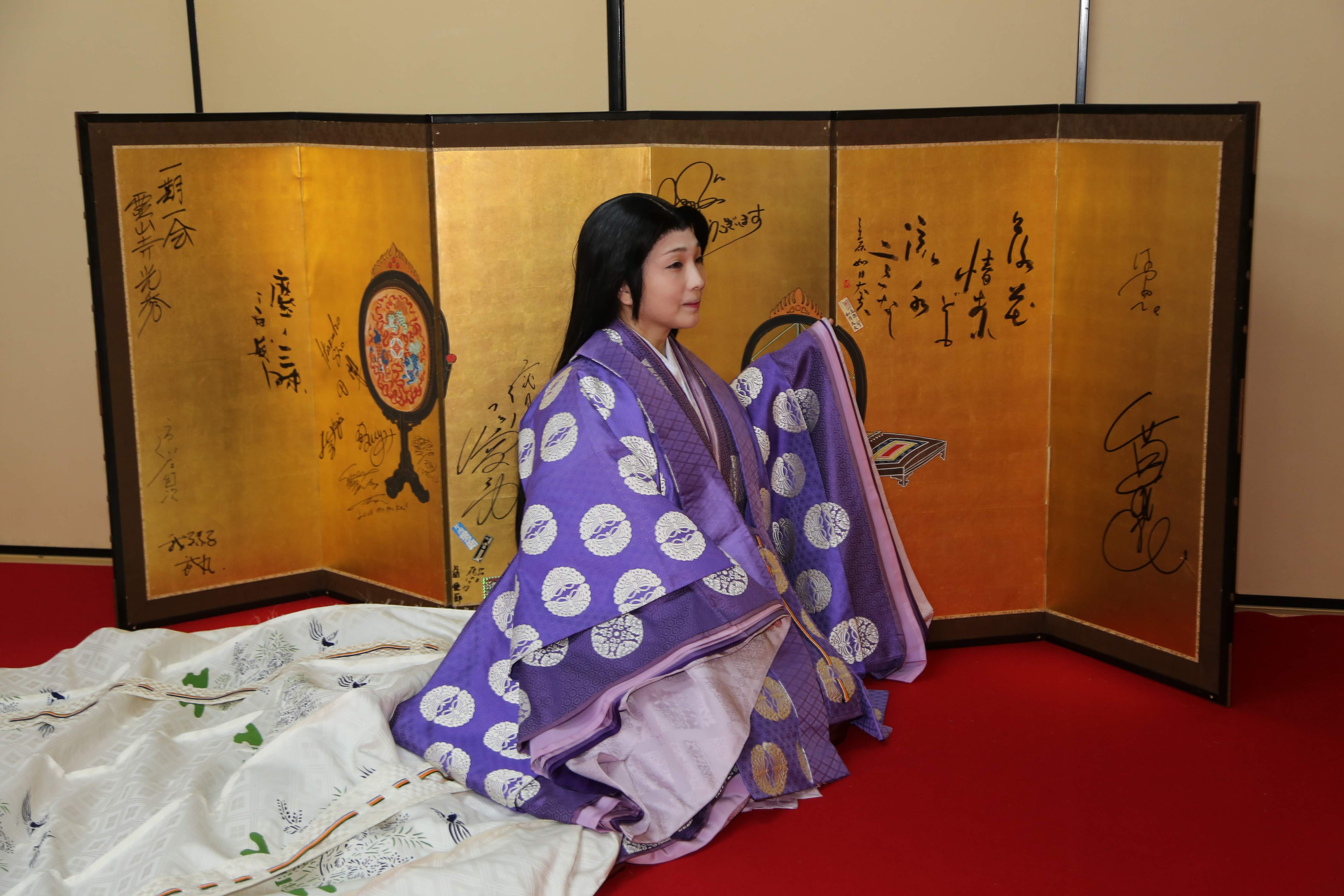 知性溢れる清少納言 十二単と着物レンタルの雅ゆきで結婚式・京都観光