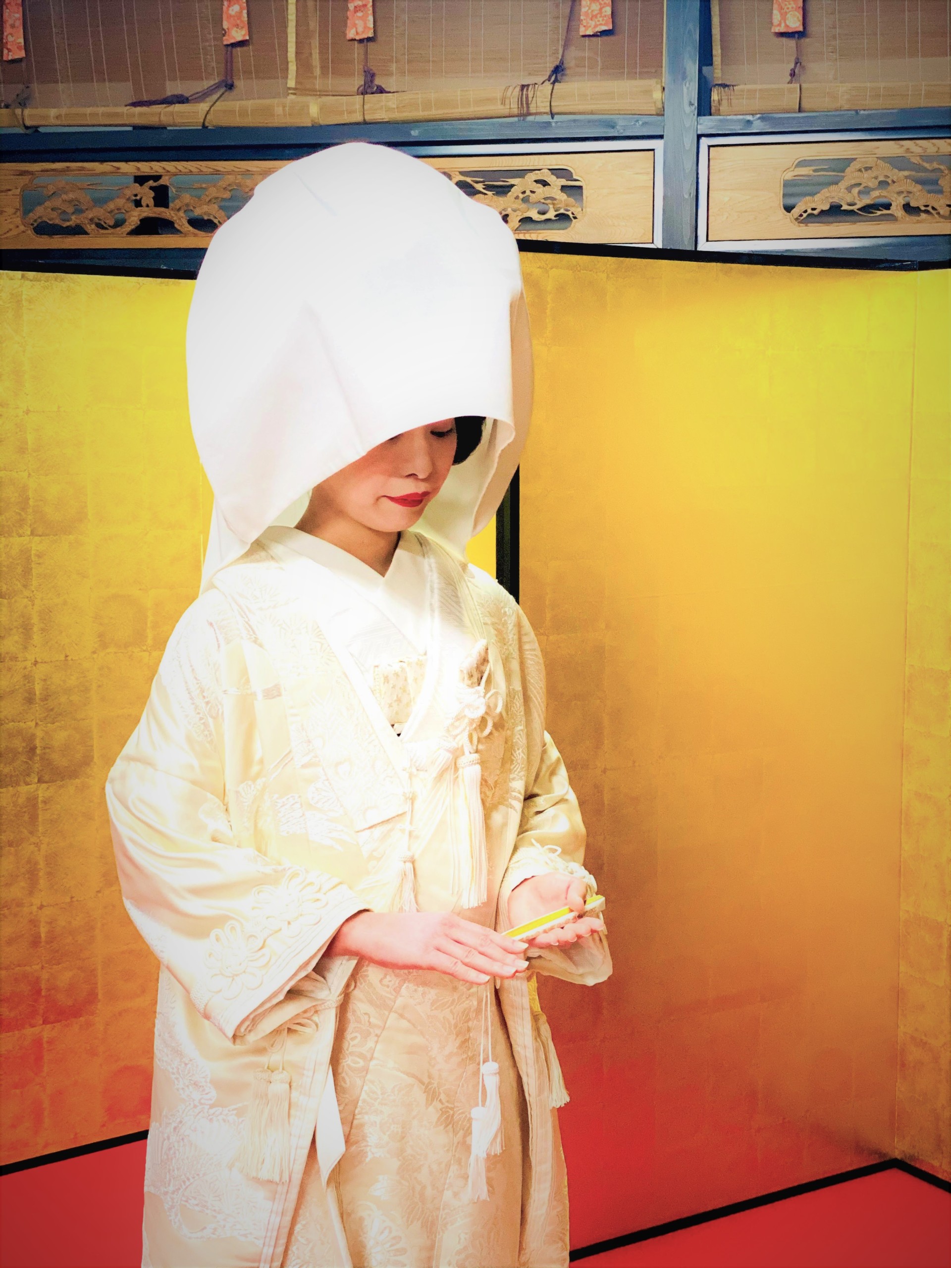 丸いシルエットが可愛い 白無垢で綿帽子 十二単と着物レンタルの雅ゆきで結婚式 京都観光