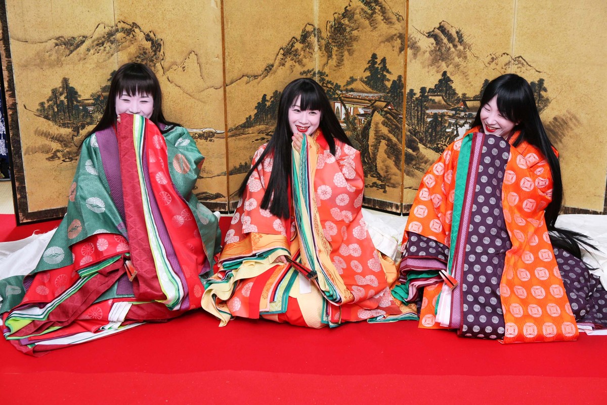 平安時代もあった言葉 十二単と着物レンタルの雅ゆきで結婚式 京都観光